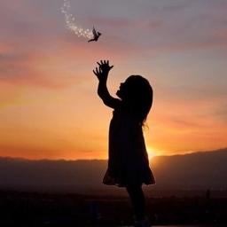 Қоғамдық көлікте қызды сипалап жүр