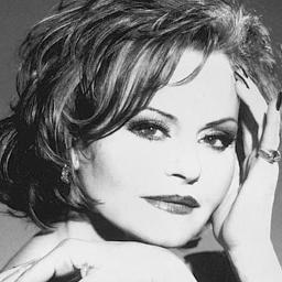 La gata bajo la lluvia