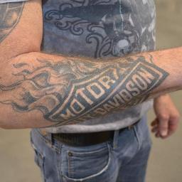 I'm Into Something Good - Something tell me im into something good