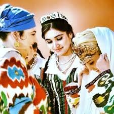 Yigit qiz pornosini sikadi