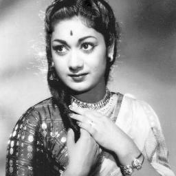 காலங்களில் அவள் (HQ) - Half