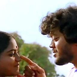 🅷🆀ᵀᴹ- ரோஜா ஒன்று முத்தம் - தமிழ்வரிகள்