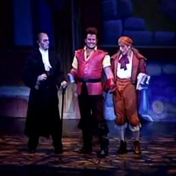 00. Maison Des Lunes/Before The Dinner