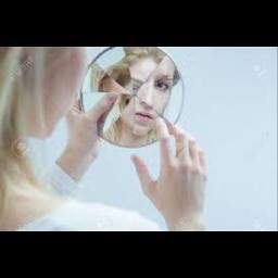a l'intérieur du miroir