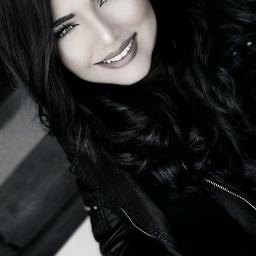 Bin hüzün çöktü yine