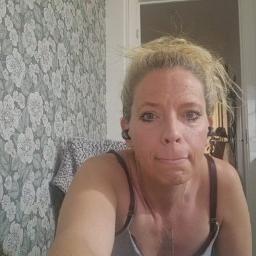 Somliga Gaar Med Trasiga Skor